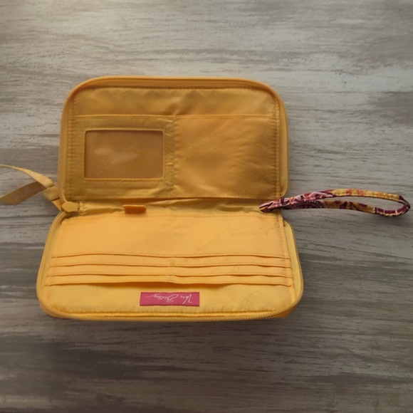 🚨SOLD🚨Vera Bradley Large Clutch, Wallet. - Picture 5 of 8